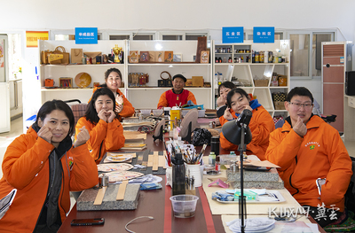 長(zhǎng)城播報(bào) 直通冬殘奧丨同心冬殘奧 巧手繪未來(lái) 麥秸畫(huà)